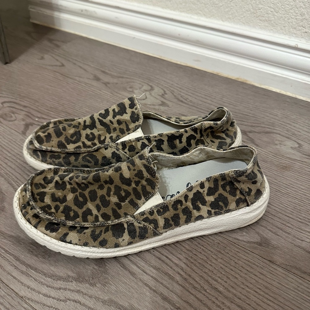 Leopard Print Slip-On Shoes